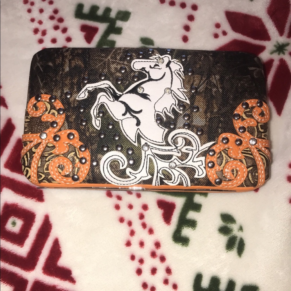 Camo wallet